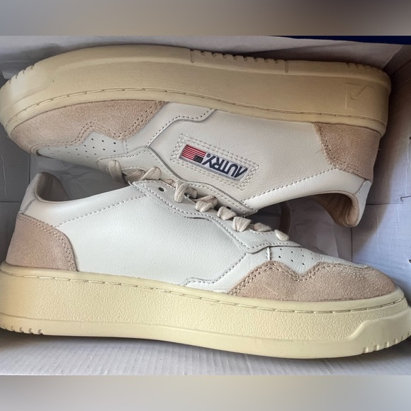 Autry Women’s Medalist Low Sneaker in Leather/Suede White Size 37 - Picture 4 of 9